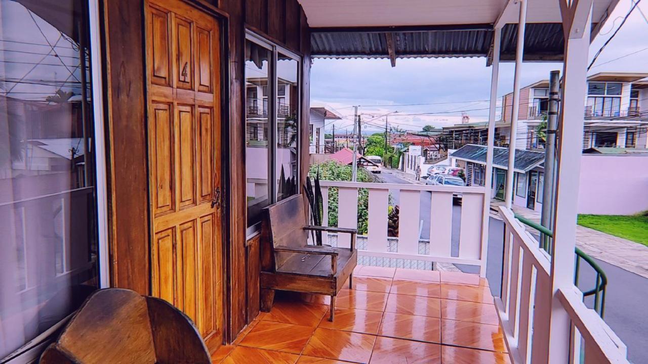 La Fortuna Alpha Arenal旅舍 外观 照片