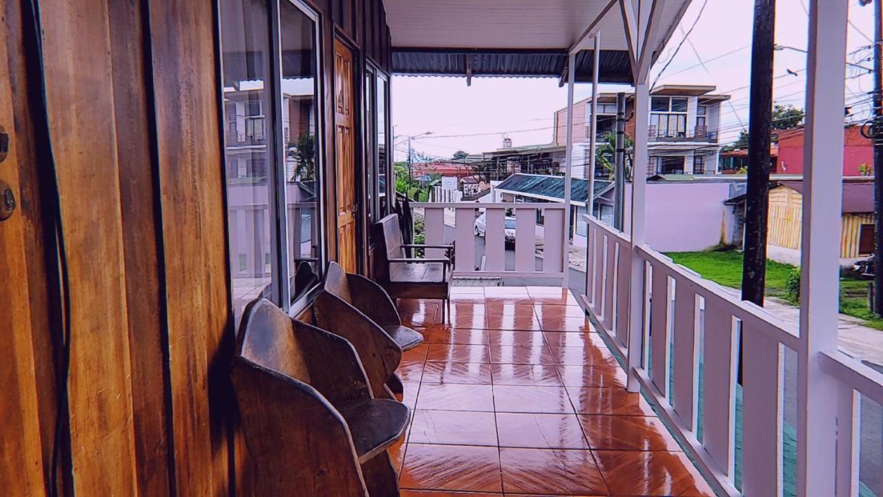La Fortuna Alpha Arenal旅舍 外观 照片